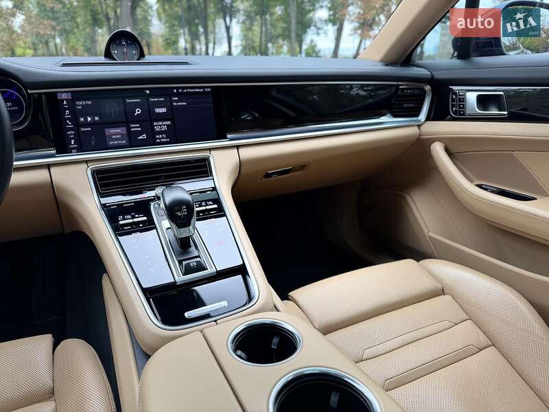 Фастбэк Porsche Panamera 2018 в Киеве