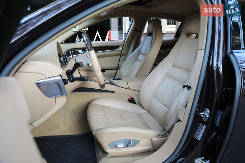 Фастбэк Porsche Panamera 2011 в Харькове