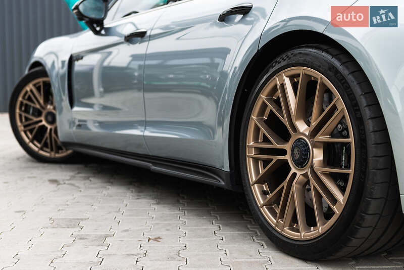 Фастбэк Porsche Panamera 2024 в Мукачево