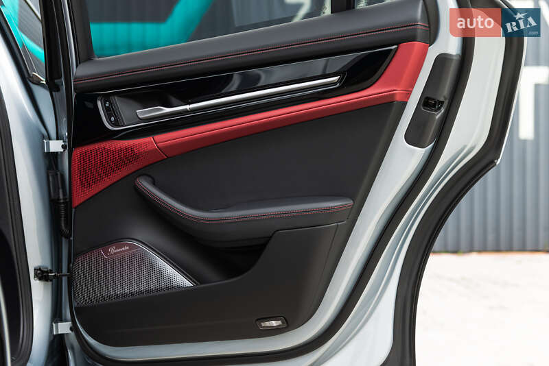 Фастбэк Porsche Panamera 2024 в Мукачево