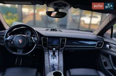 Фастбэк Porsche Panamera 2013 в 