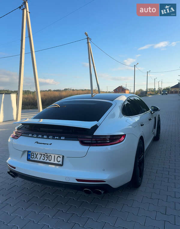 Фастбэк Porsche Panamera 2018 в Хмельницком