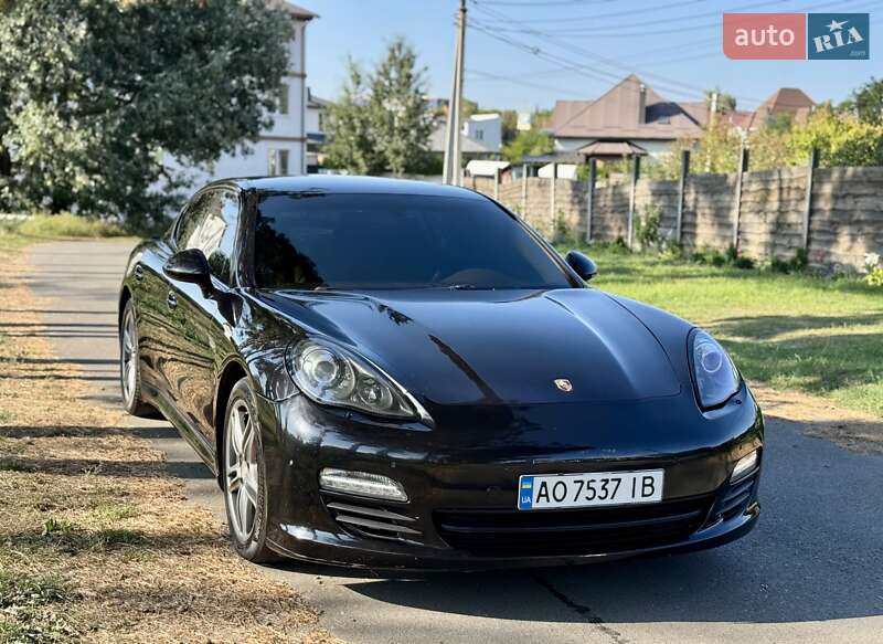 Фастбэк Porsche Panamera 2012 в Киеве