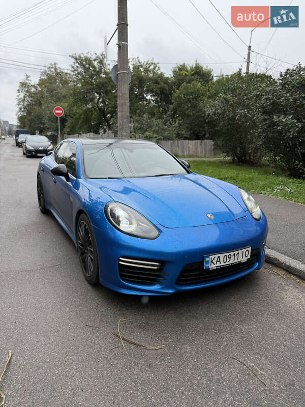 Фастбэк Porsche Panamera 2013 в Киеве