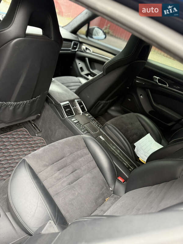 Фастбэк Porsche Panamera 2013 в Киеве