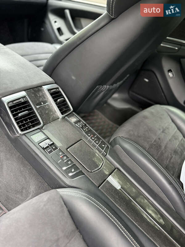 Фастбэк Porsche Panamera 2013 в Киеве