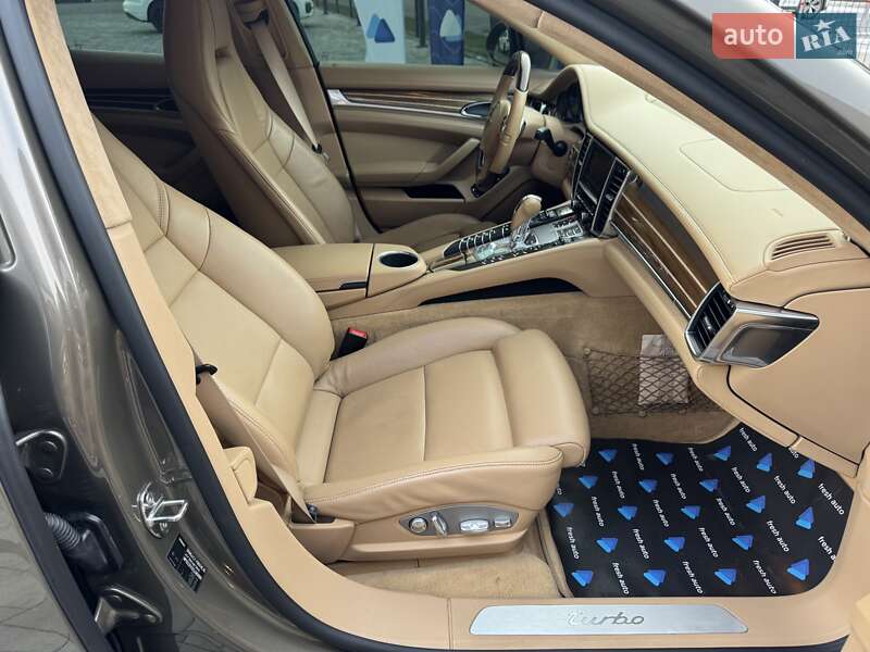Фастбэк Porsche Panamera 2011 в Ровно