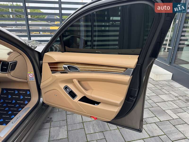 Фастбэк Porsche Panamera 2011 в Ровно