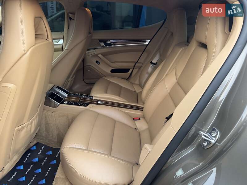 Фастбэк Porsche Panamera 2011 в Ровно
