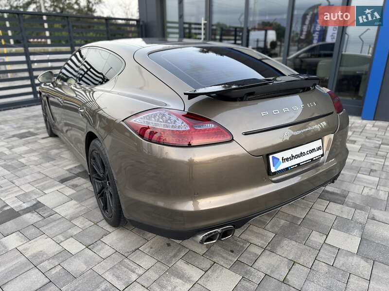 Фастбэк Porsche Panamera 2011 в Ровно