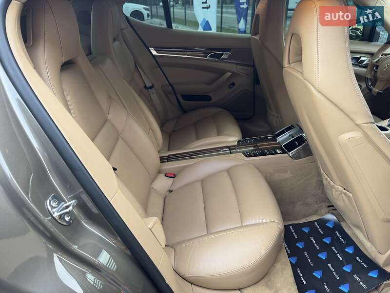 Фастбэк Porsche Panamera 2011 в Ровно