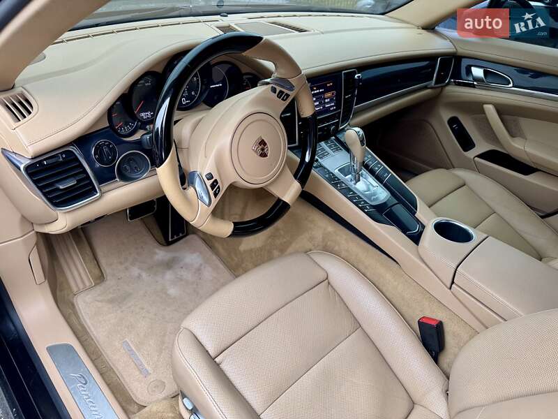Фастбэк Porsche Panamera 2012 в Киеве