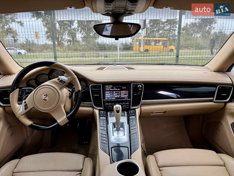 Фастбэк Porsche Panamera 2012 в Киеве