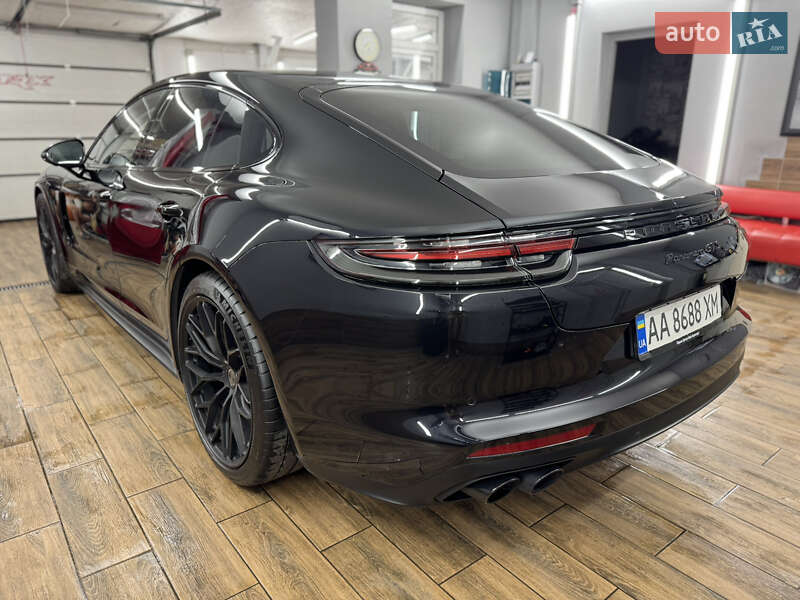 Фастбэк Porsche Panamera 2019 в Львове