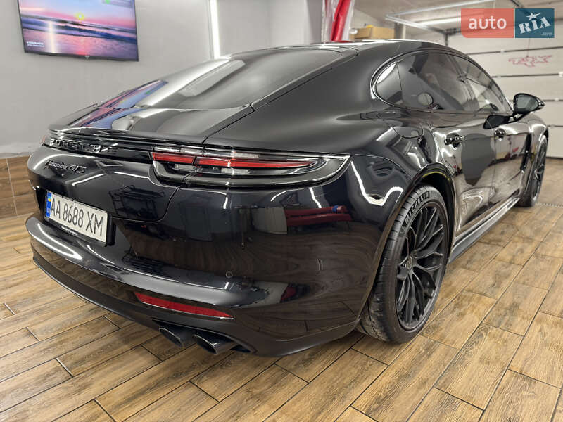 Фастбэк Porsche Panamera 2019 в Львове