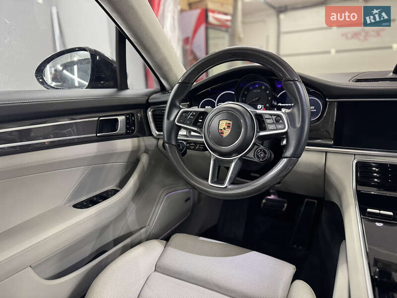 Фастбэк Porsche Panamera 2019 в Львове