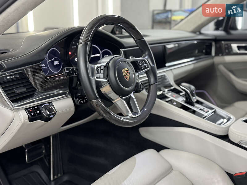 Фастбэк Porsche Panamera 2019 в Львове