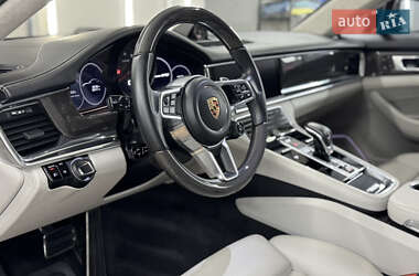 Фастбэк Porsche Panamera 2019 в 