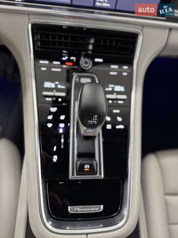 Фастбэк Porsche Panamera 2019 в Львове