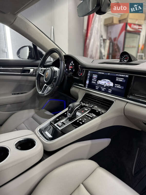 Фастбэк Porsche Panamera 2019 в Львове
