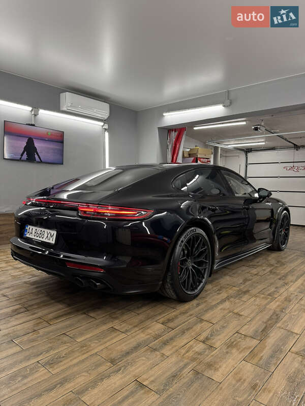 Фастбэк Porsche Panamera 2019 в Львове