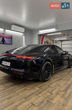 Фастбэк Porsche Panamera 2019 в 
