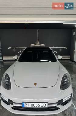 Фастбэк Porsche Panamera 2021 в 