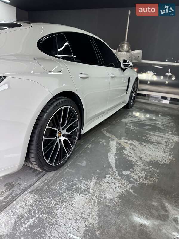 Фастбэк Porsche Panamera 2021 в Полтаве