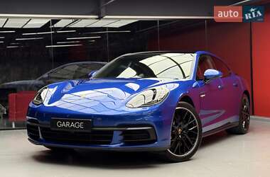 Фастбэк Porsche Panamera 2018 в 