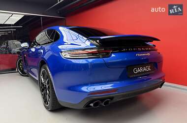 Фастбэк Porsche Panamera 2018 в 