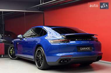 Фастбэк Porsche Panamera 2018 в 