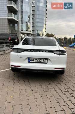 Фастбэк Porsche Panamera 2023 в 