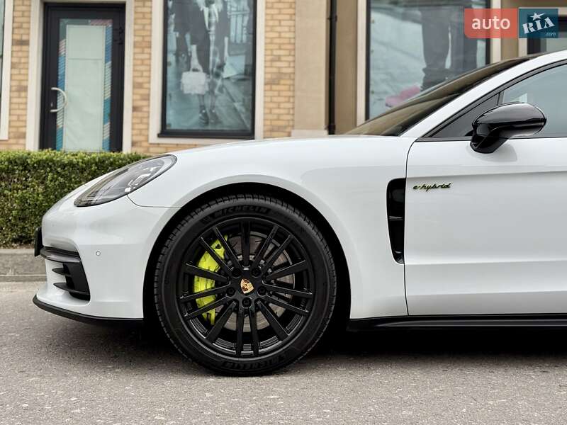 Фастбэк Porsche Panamera 2017 в Киеве фото 33 Фастбэк Porsche Panamera 2017 в Киеве