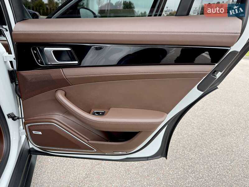 Фастбэк Porsche Panamera 2017 в Киеве фото 47 Фастбэк Porsche Panamera 2017 в Киеве