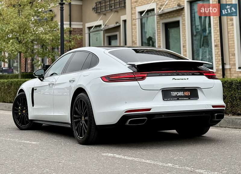 Фастбэк Porsche Panamera 2017 в Киеве фото 13 Фастбэк Porsche Panamera 2017 в Киеве