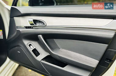 Фастбэк Porsche Panamera 2012 в 