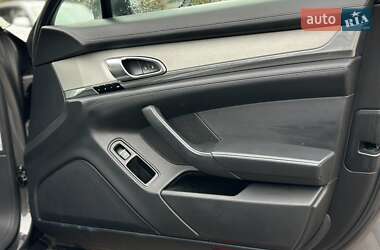 Фастбэк Porsche Panamera 2013 в 