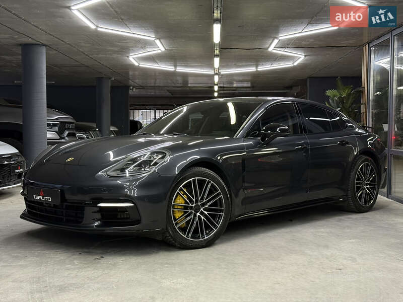 Фастбэк Porsche Panamera 2017 в Одессе