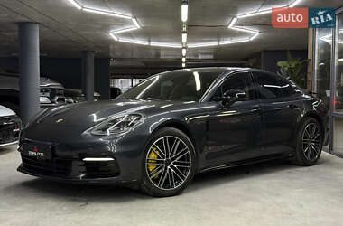 Фастбэк Porsche Panamera 2017 в 