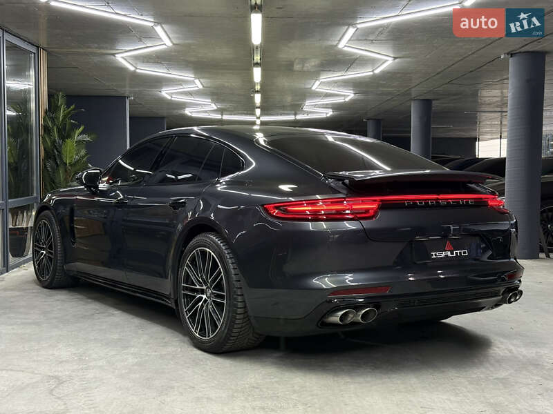 Фастбэк Porsche Panamera 2017 в Одессе