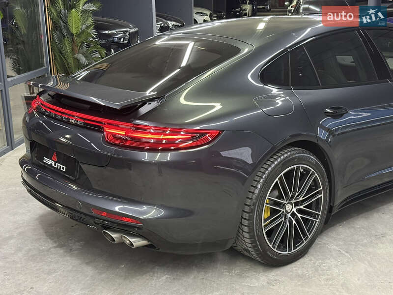 Фастбэк Porsche Panamera 2017 в Одессе