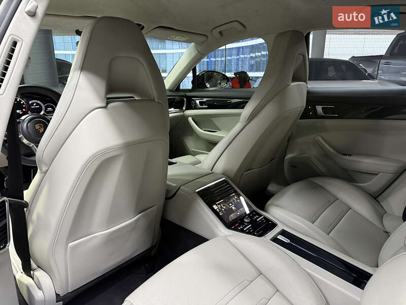 Фастбэк Porsche Panamera 2017 в Одессе