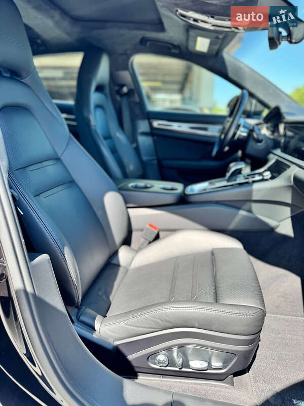 Фастбэк Porsche Panamera 2016 в Киеве