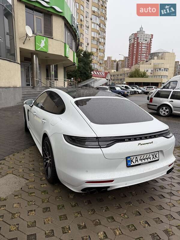 Фастбек Porsche Panamera 2023 в Києві