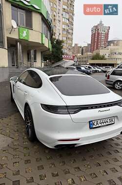 Фастбэк Porsche Panamera 2023 в 