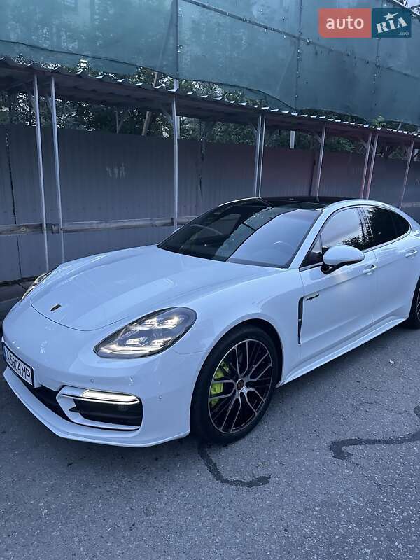 Фастбек Porsche Panamera 2023 в Києві