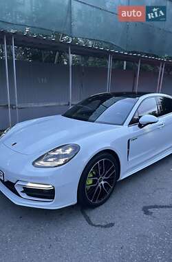 Фастбэк Porsche Panamera 2023 в 