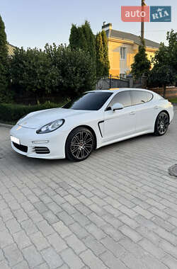 Фастбек Porsche Panamera 2015 в  Фастбек Porsche Panamera 2015 в