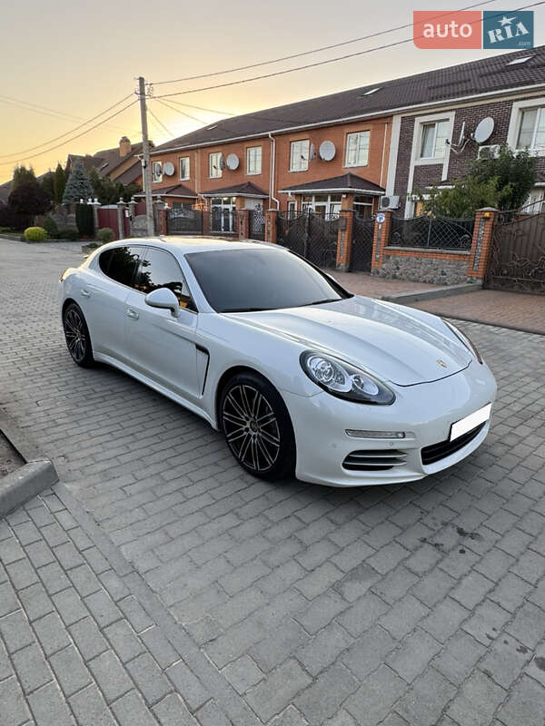 Фастбэк Porsche Panamera 2015 в Киеве фото 12 Фастбэк Porsche Panamera 2015 в Киеве