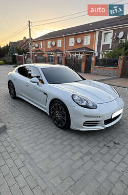 Фастбек Porsche Panamera 2015 в  фото 12 Фастбек Porsche Panamera 2015 в